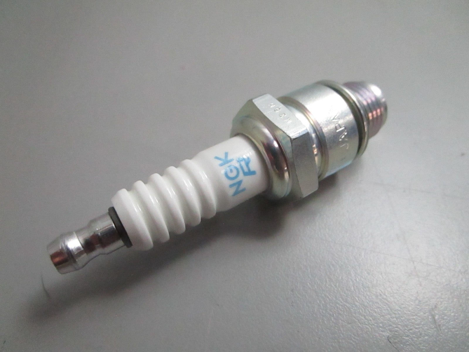 *NEW* (LOT OF 10) 0820 NGK Spark Plug BR8HS
