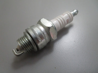 *NEW*  0810 Champion Spark Plug RJ14VC