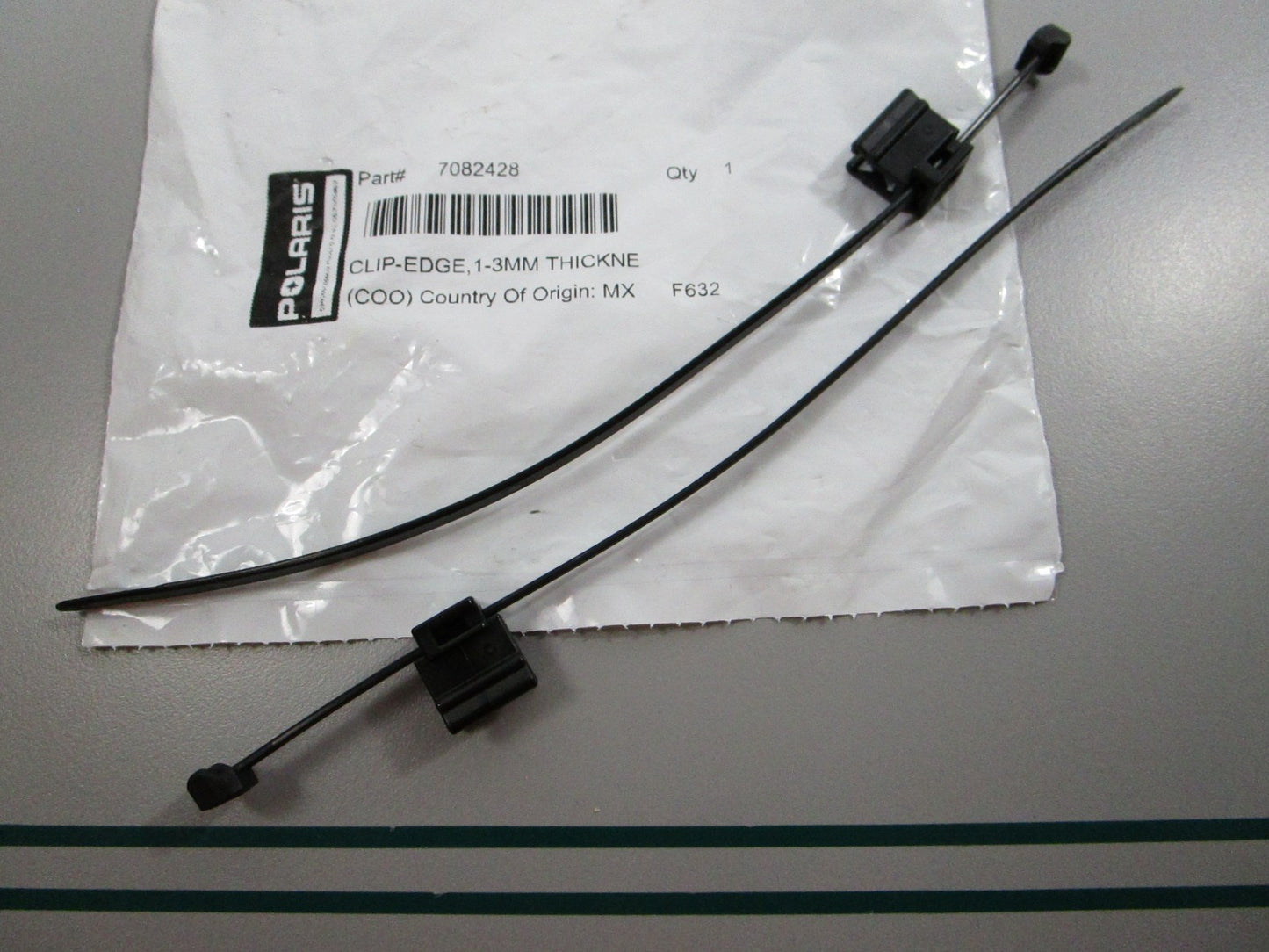 NEW OEM (LOT OF 2) 7082428 Polaris Edge Clip 0810
