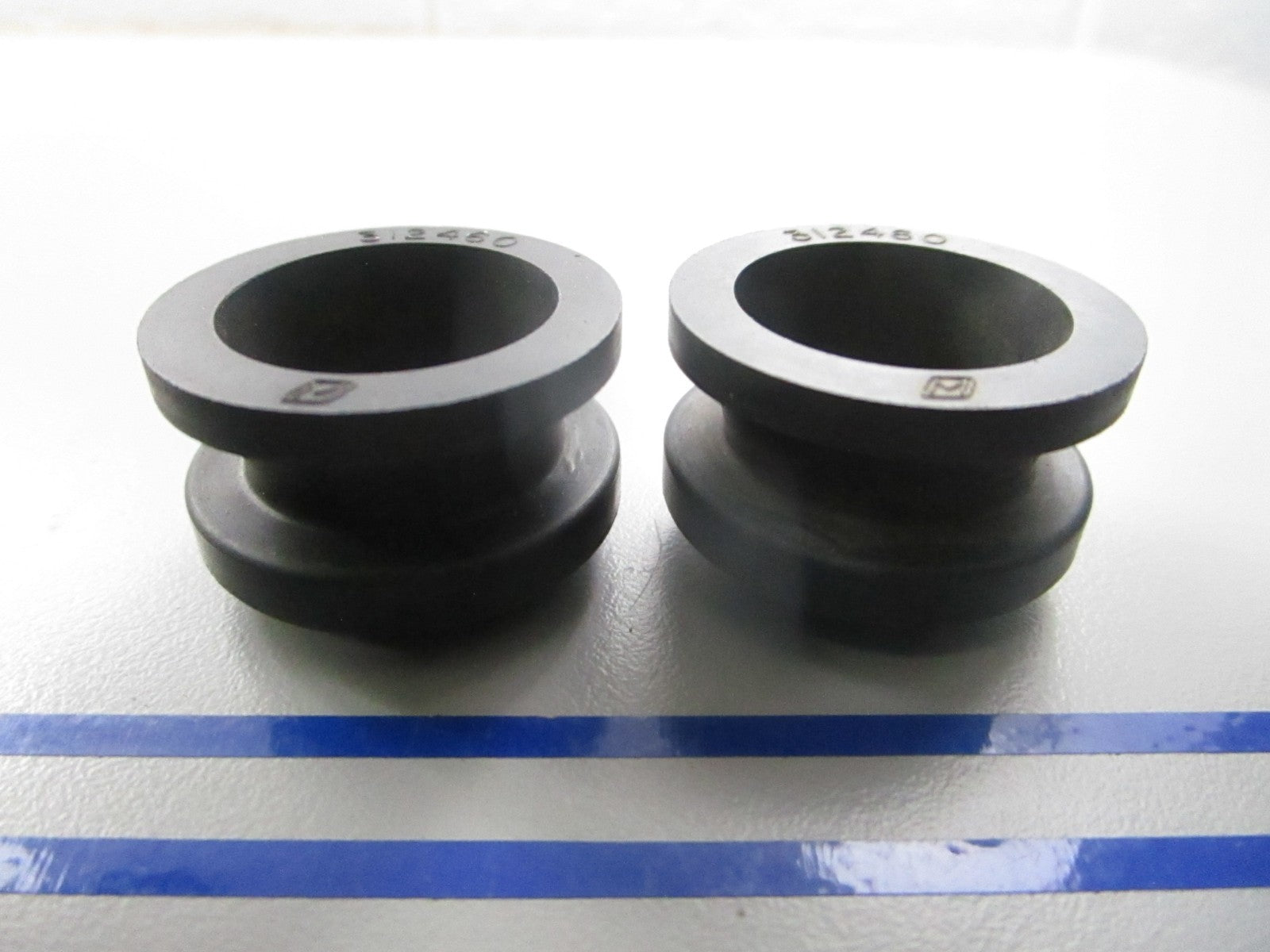 *NEW OEM* (LOT OF 2) 0810 OMC Johnson Evinrude Grommet 312460 0312460