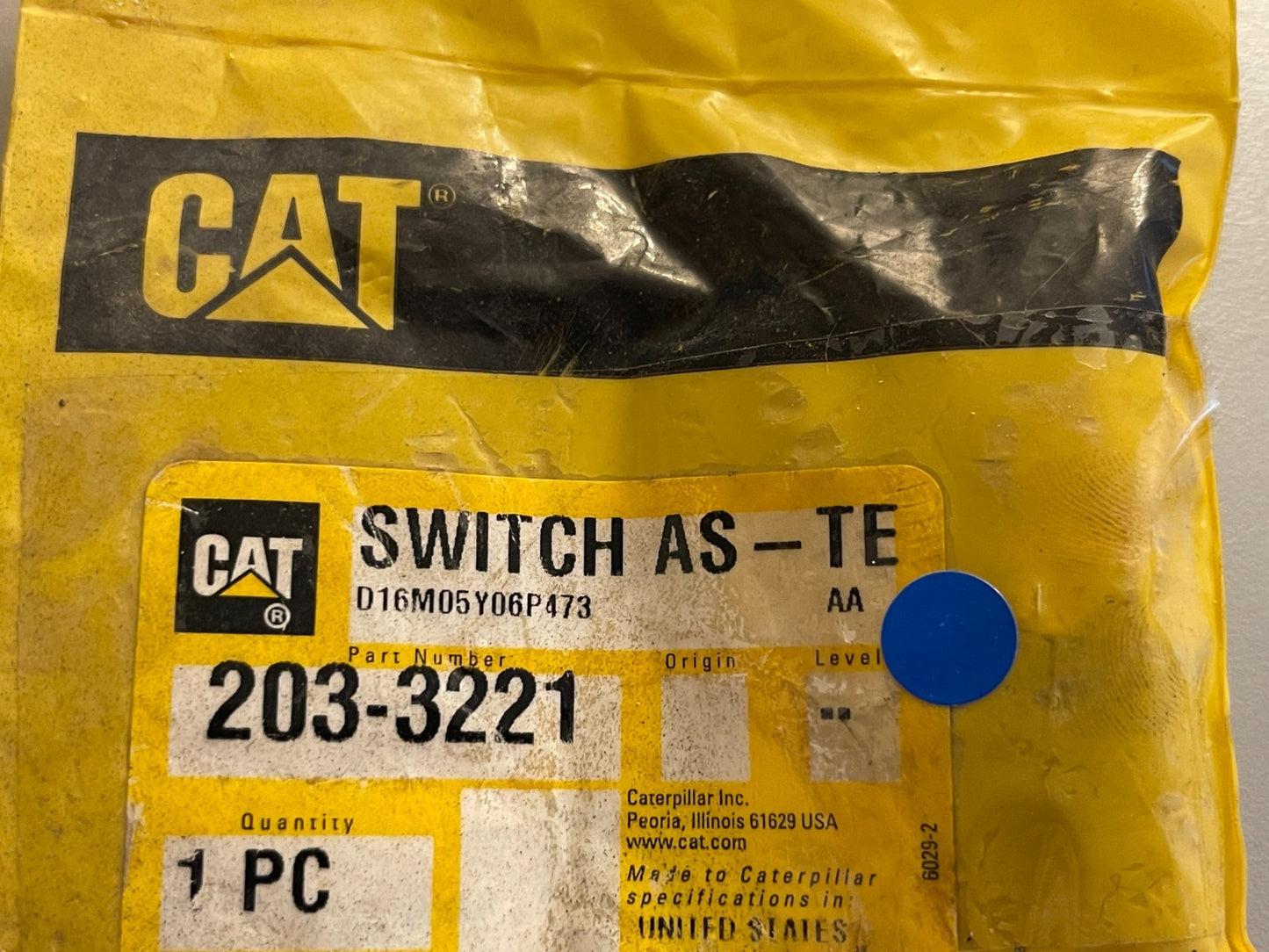 NEW OEM 203-3221 CAT Caterpillar Temperature Switch Assembly 0720