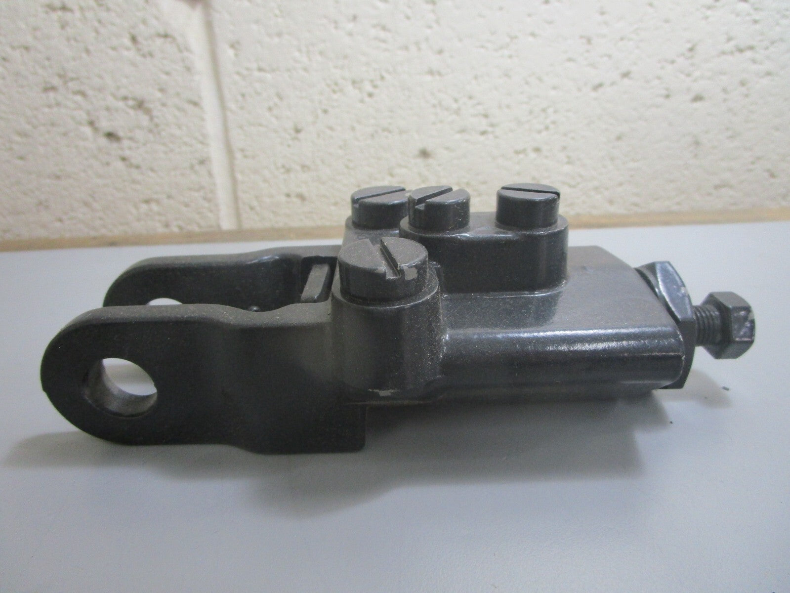 *NEW OEM* 0820 OMC Johnson Evinrude Housing & Valve Ay 984150 0984150