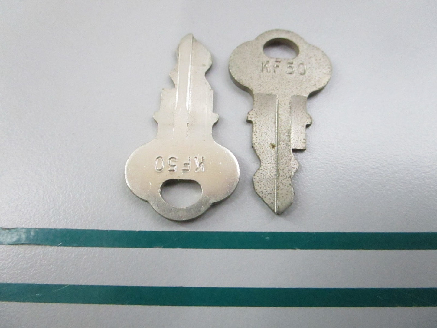 NEW OEM (LOT OF 2) 501565 0501565 OMC Johnson Evinrude KF 50 Ignition Key 0810