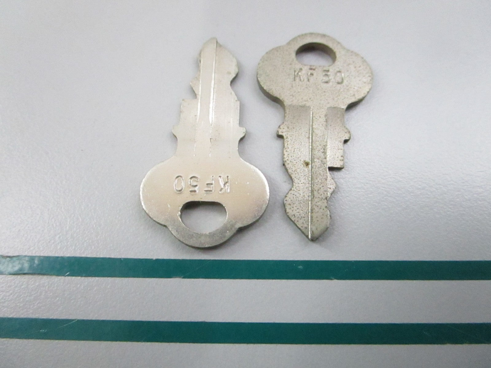 NEW OEM (LOT OF 2) 501565 0501565 OMC Johnson Evinrude KF 50 Ignition Key 0810