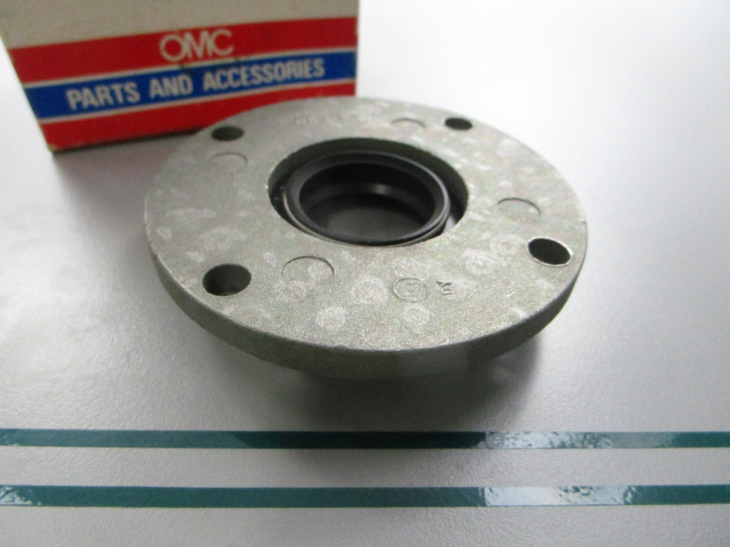 NEW OEM 395820 0395820 OMC Johnson Evinrude Crankcase Head 0810