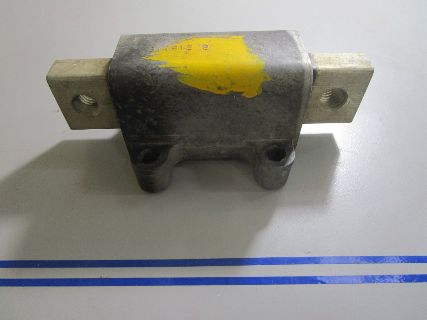 *NEW OEM* 0810 OMC Johnson Evinrude Upper Rubber Mount 384473 0384473