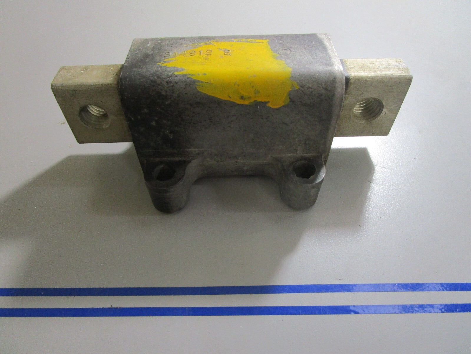 *NEW OEM* 0810 OMC Johnson Evinrude Upper Rubber Mount 384473 0384473