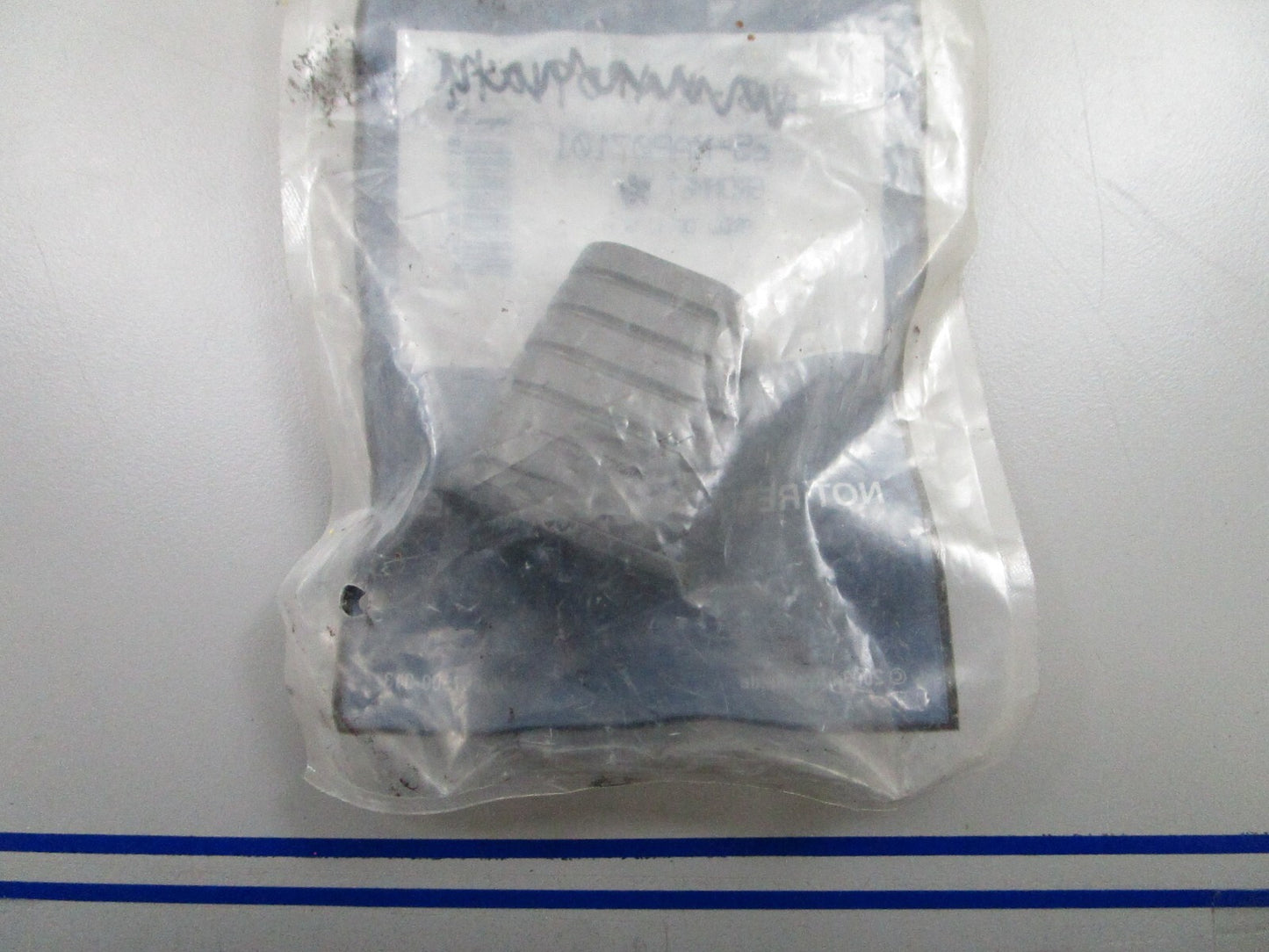 *NEW OEM* 0810 MotorGuide Grommet 25-MAP07101