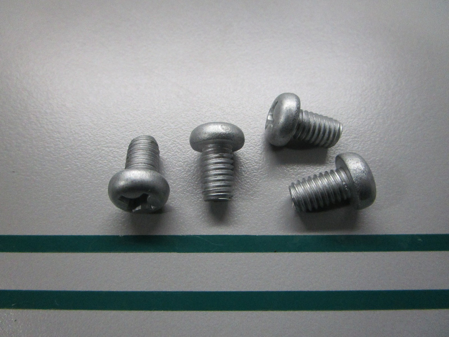 NEW OEM (LOT OF 4) 09125-06063 Suzuki Screw 0810