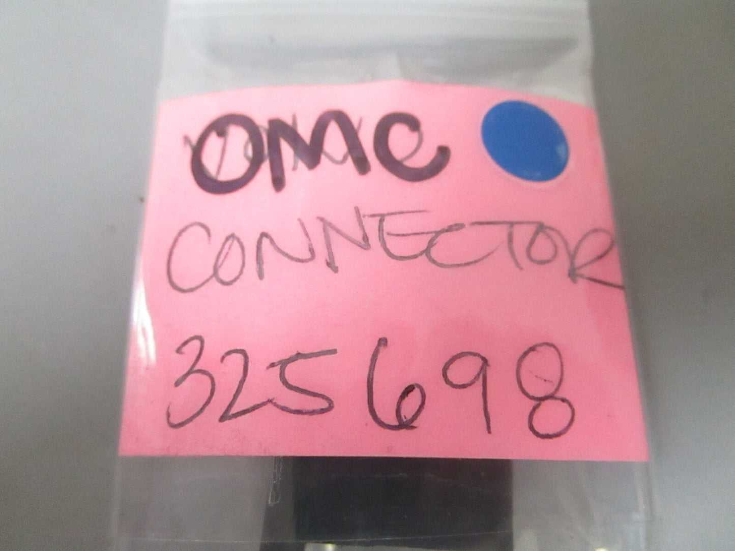 *NEW OEM* 0810 OMC Johnson Evinrude Connector 325698 0325698