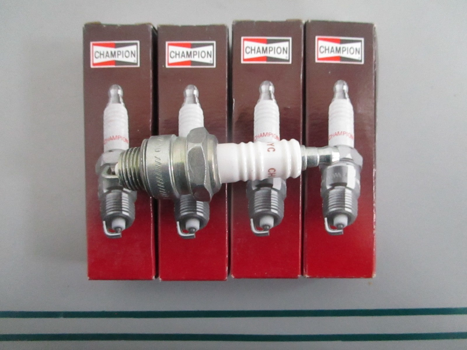 NEW OEM (LOT OF 4) RJ14YC Champion Spark Plug 0820