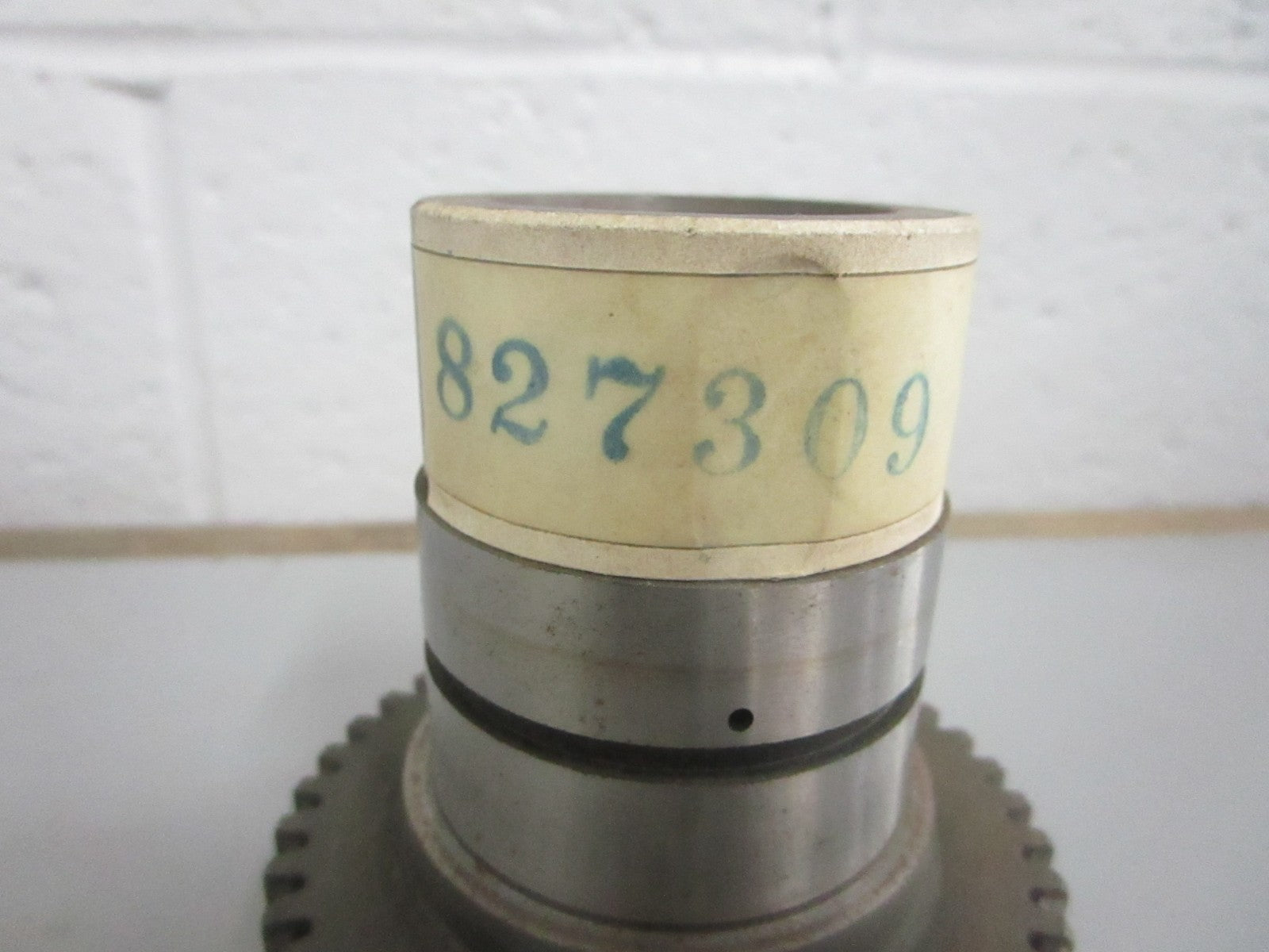 NEW OEM 854211 827309 Volvo Penta Gear 0820