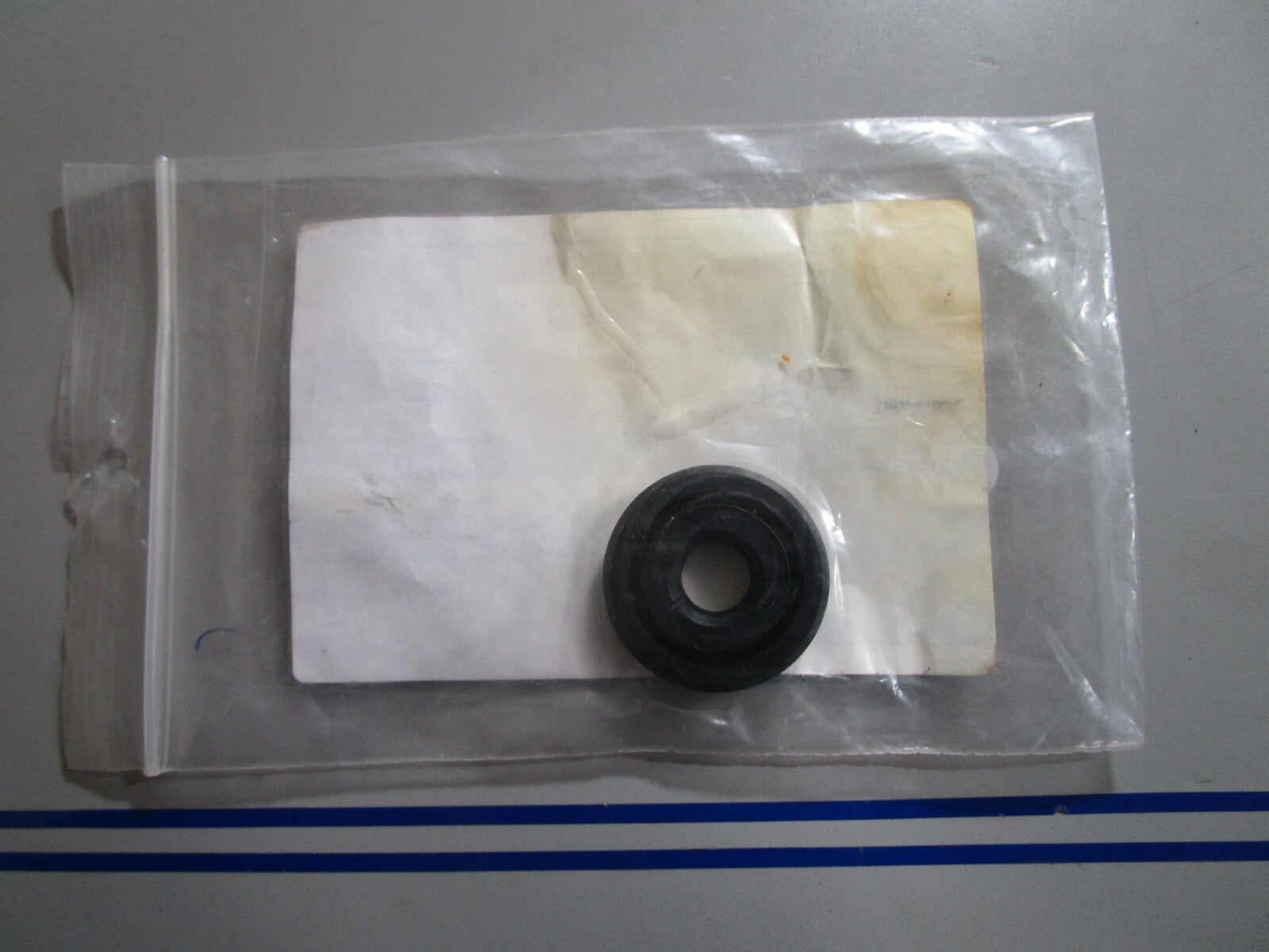 *NEW OEM* 0810 OMC Johnson Evinrude Diaphragm & Cup Assembly 435957 0435957