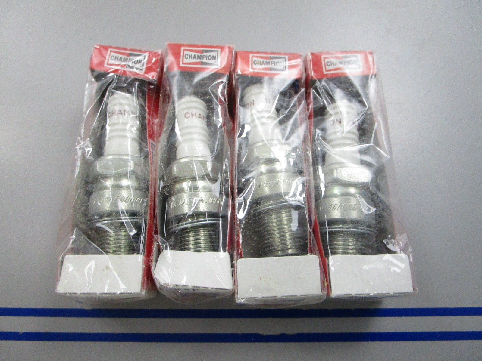 NEW (LOT OF 4) N4C Champion Spark Plug 0810