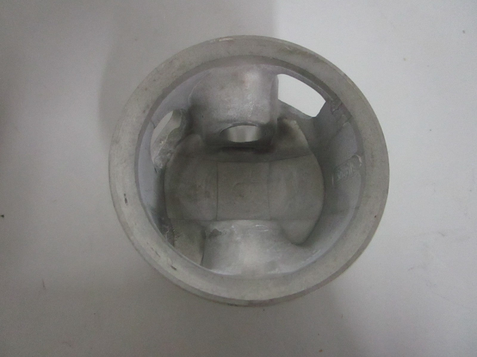 NEW OEM 396582 0396582 OMC Johnson Evinrude Piston & Ring Assy 0820