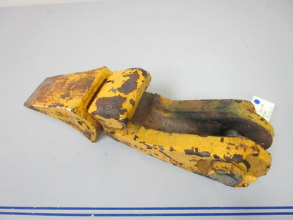 *NEW OEM* 0820 John Deere Fanggs Bucket Tooth & Adapter TF10L T112163