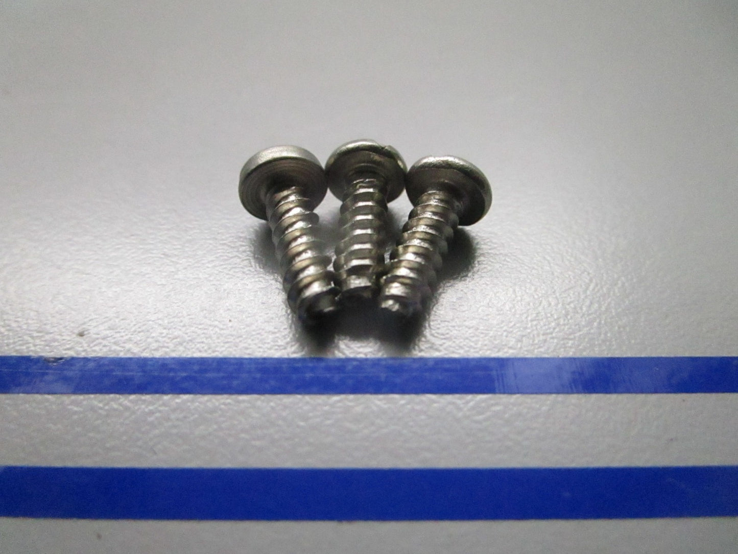 *NEW OEM* (LOT OF 3) 0720 OMC Johnson Evinrude Screw 330121 0330121