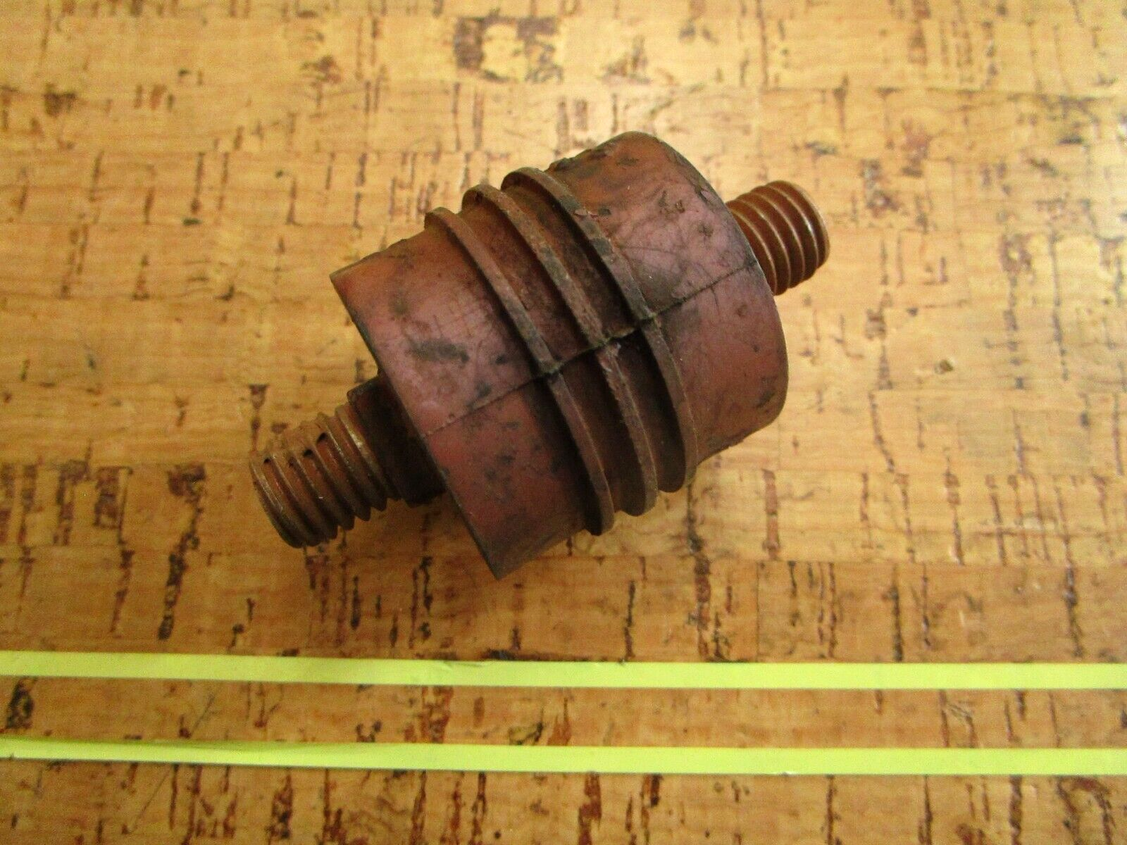 *NEW OEM* 0810 OMC Johnson Evinrude Rubber Mount 303882 0303882