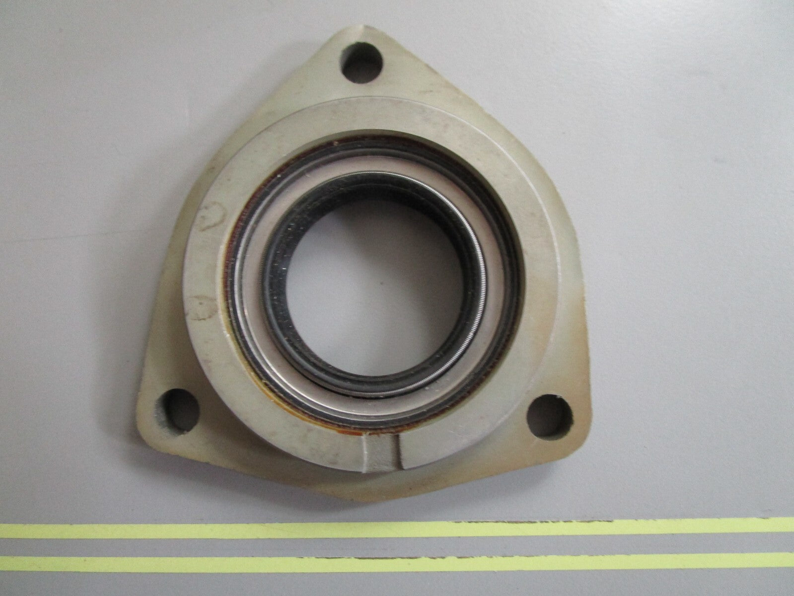 *NEW OEM* 0810 OMC Johnson Evinrude Retainer & Seal 980478 0980478