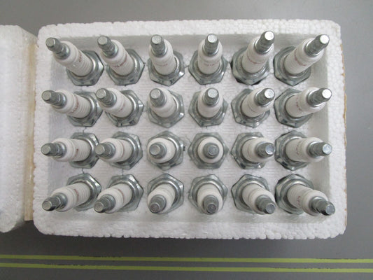 *NEW* (LOT OF 24) 0820 Champion Spark Plug L76V 827