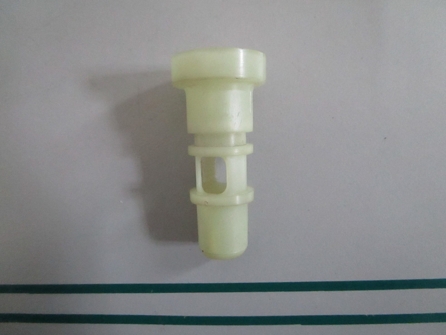 NEW OEM 1030780283 Mercedes-Benz Fuel Injector Nozzle Holder 0820