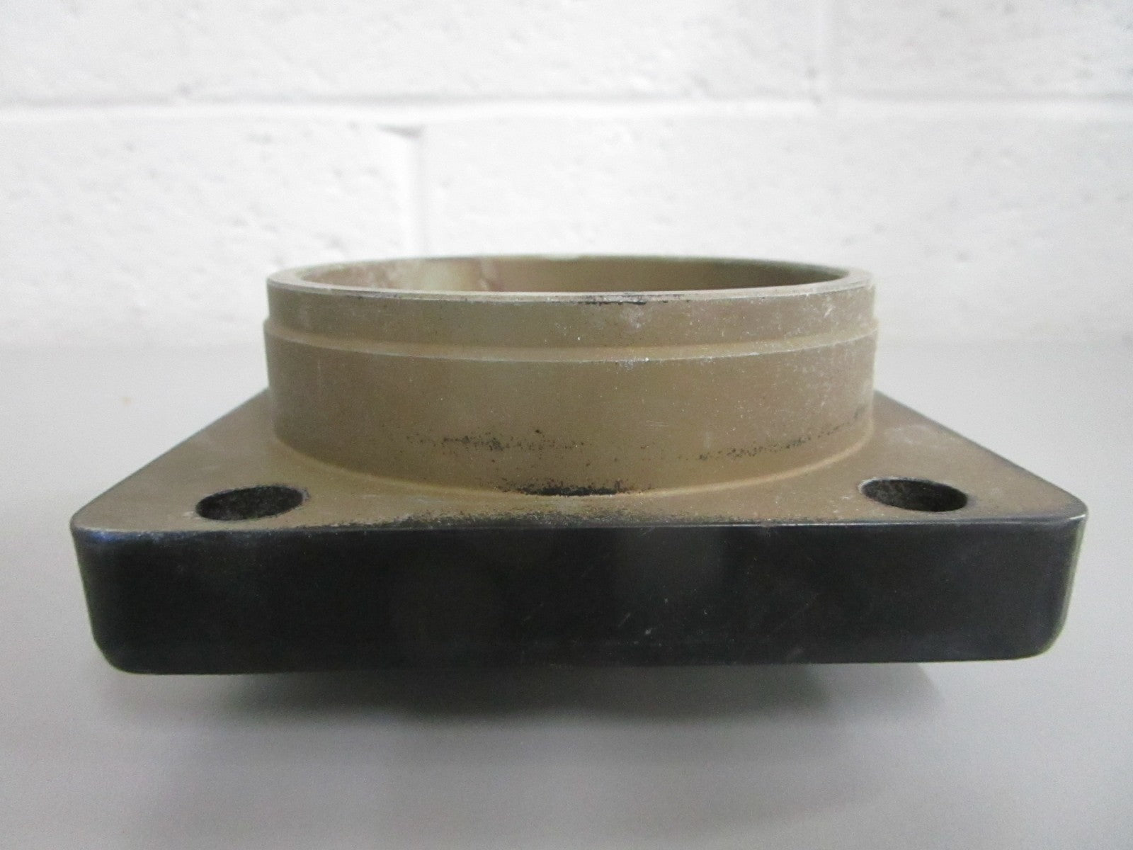 NEW OEM 854097 Volvo Penta Bearing Cover 0820