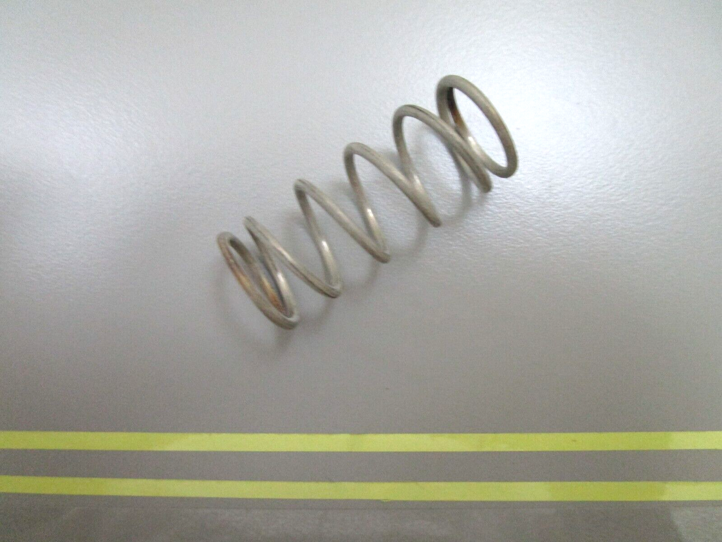 *NEW OEM* 0750 OMC Johnson Evinrude LOWER BEARING SEAL SPRING 303357 0303357
