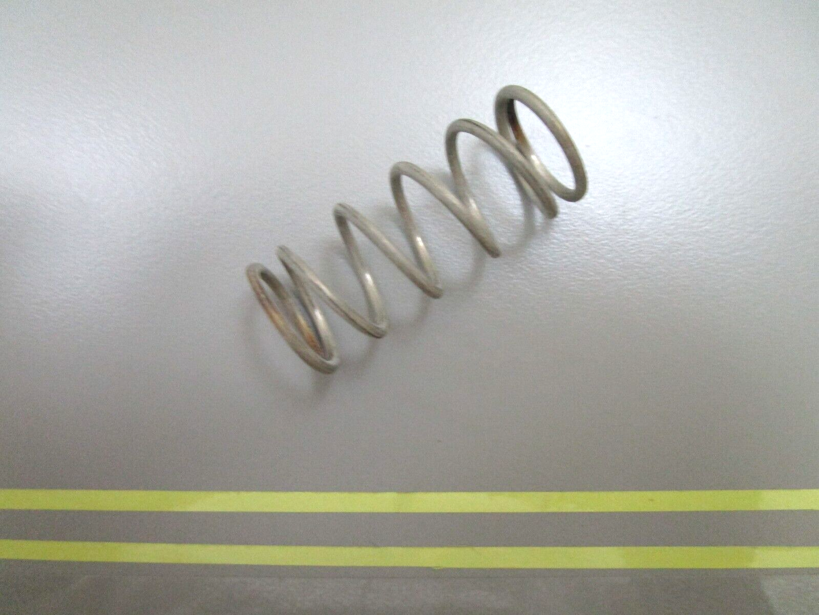 *NEW OEM* 0750 OMC Johnson Evinrude LOWER BEARING SEAL SPRING 303357 0303357