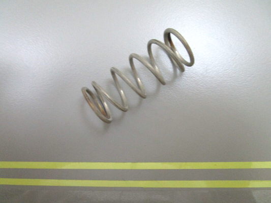 *NEW OEM* 0750 OMC Johnson Evinrude LOWER BEARING SEAL SPRING 303357 0303357