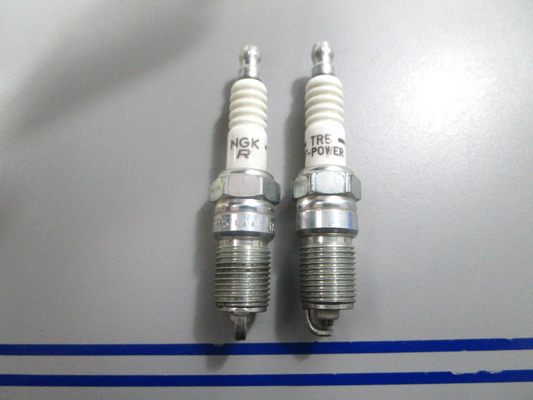 *NEW* (LOT OF 2) 0810 NGK Spark Plug TR5