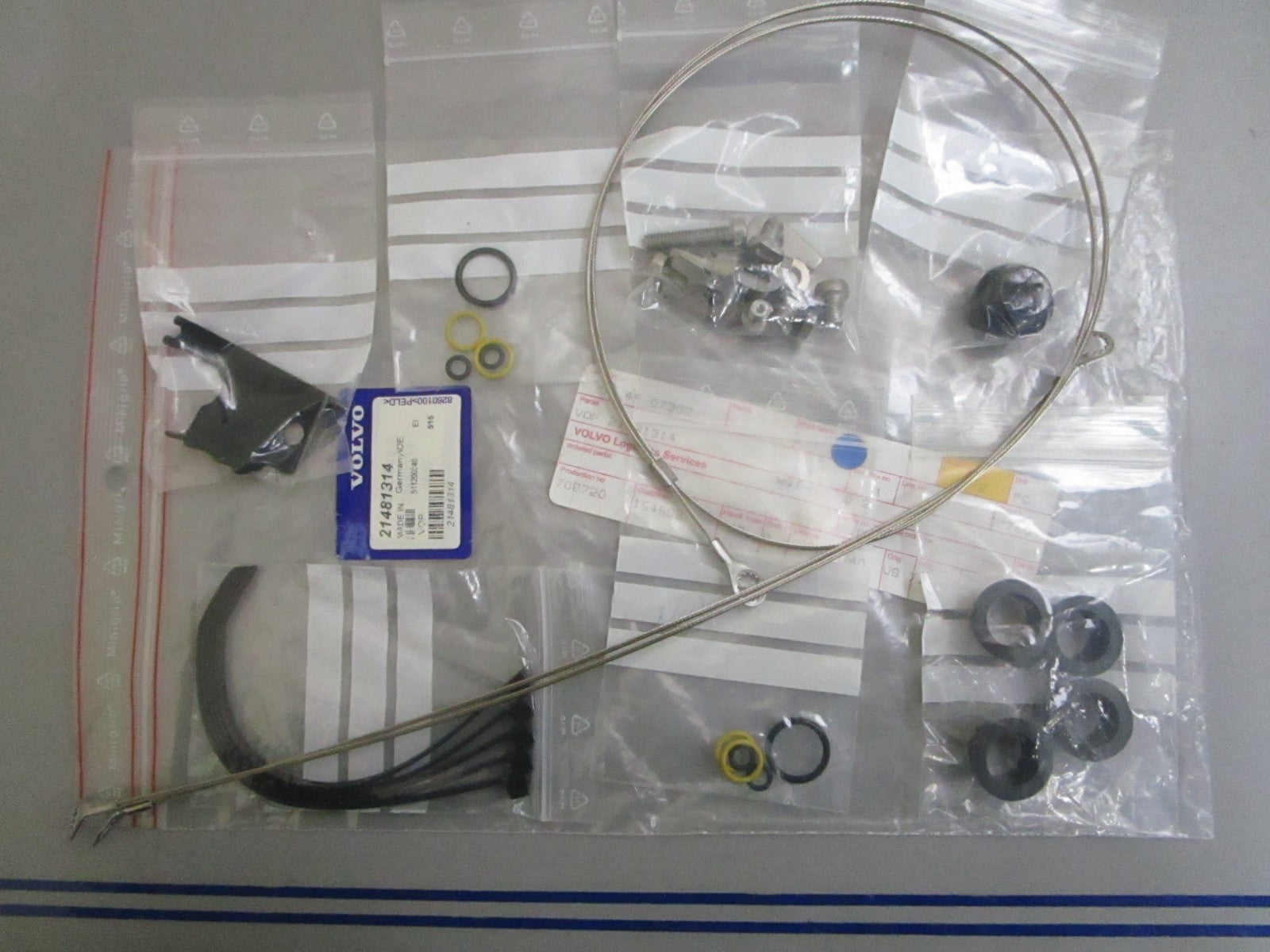 *NEW OEM* 0820 Volvo Penta Hardware Kit 21481314