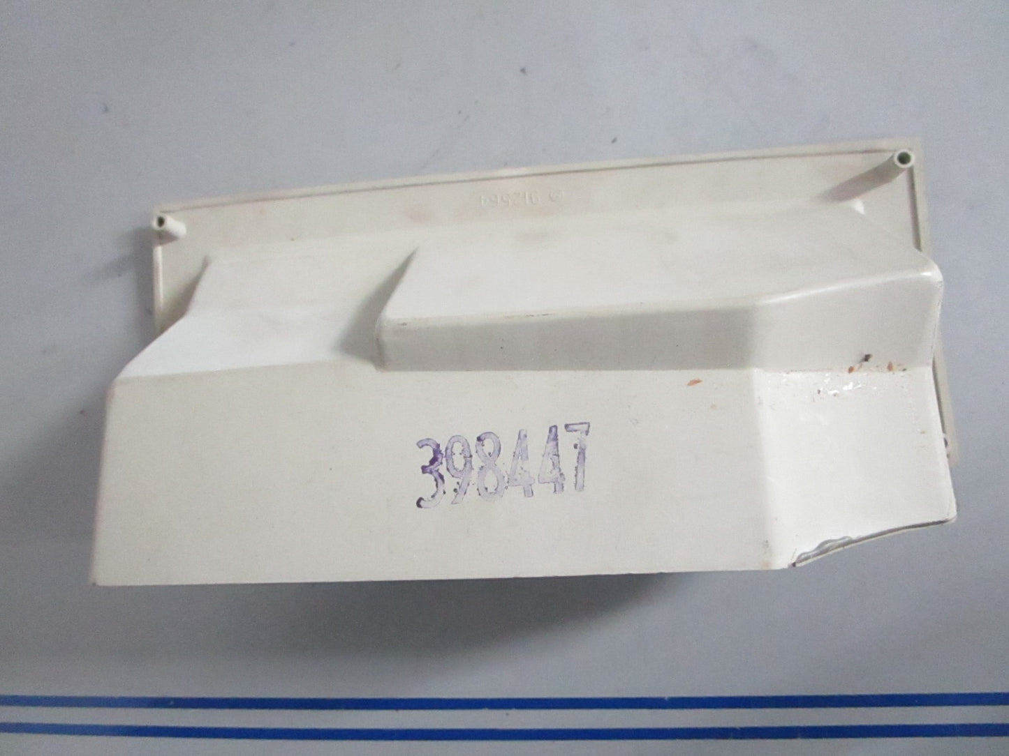 NEW OEM 398447 0398447 912564 0912564 OMC Johnson Evinrude Air Inlet 0820