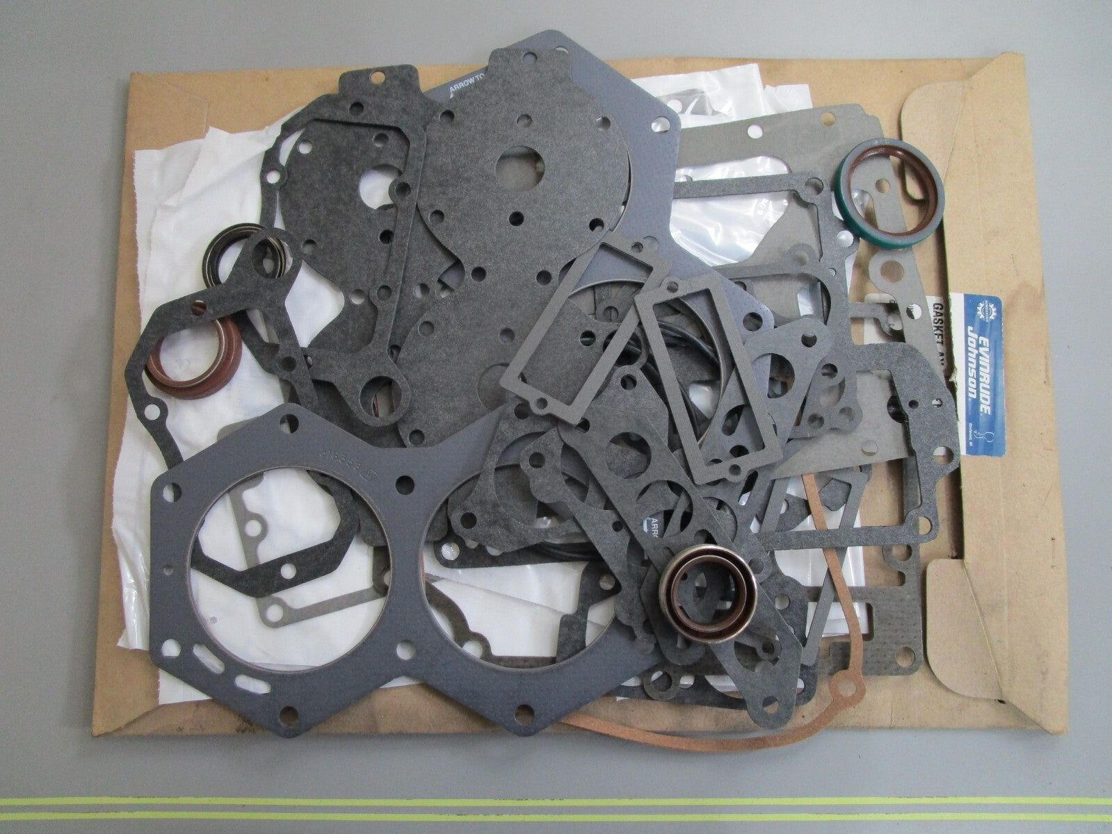 *NEW OEM* 0820 OMC Johnson Evinrude Powerhead Gasket Set 439085 0439085