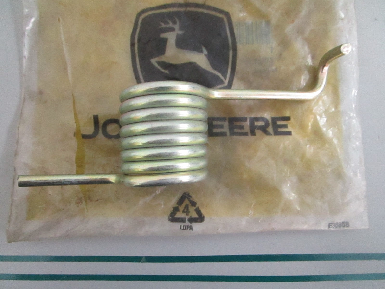 John Deere NEW OEM Torsion Spring LVU14546 Lawn Mower Zero Turn NOS Genuine 0820