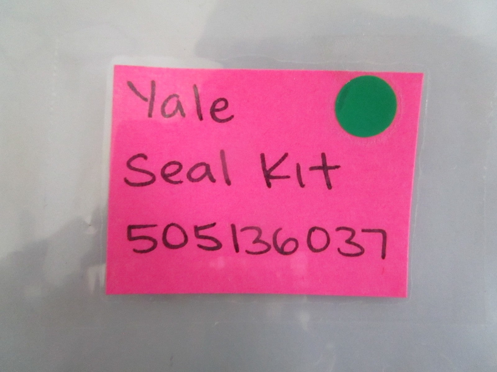 NEW OEM 505136037 Yale Seal Kit 0820