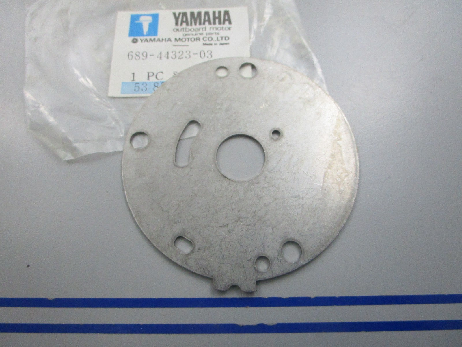 NEW OEM 689-44323-03-00 Yamaha Outer Plate 0810