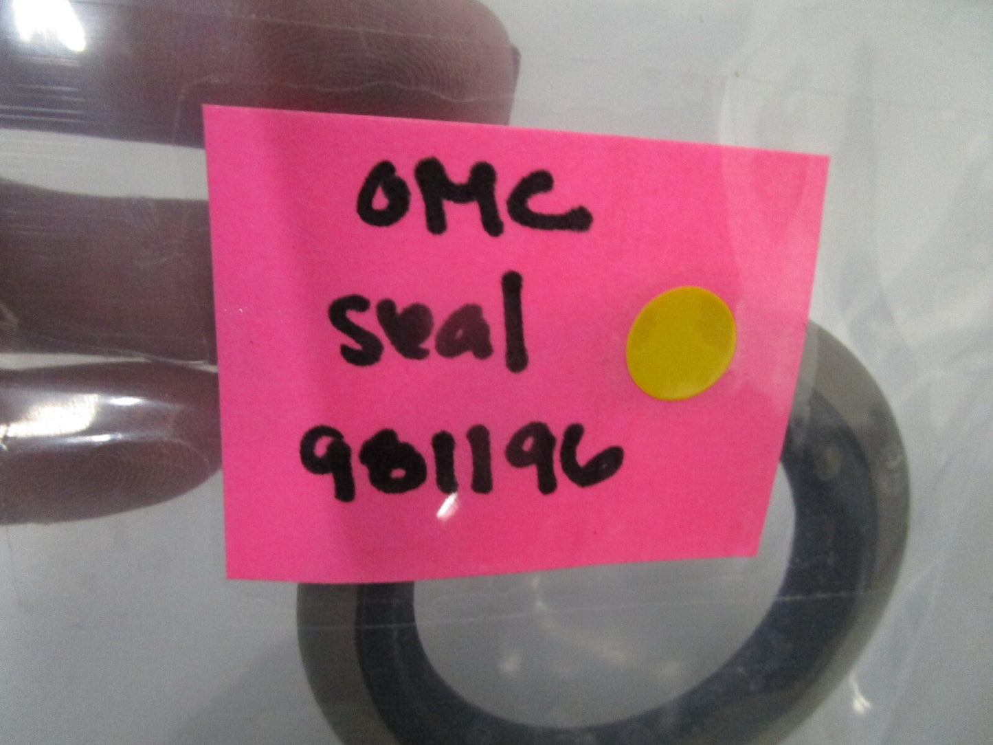 *NEW OEM* 0810 OMC Johnson Evinrude Seal 981196 0981196