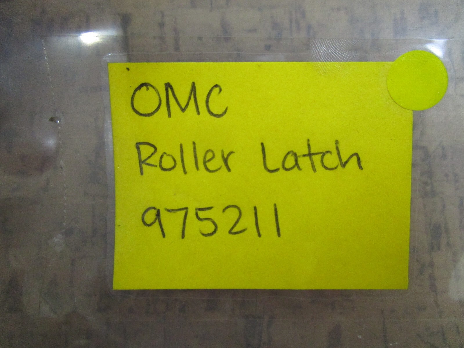 *NEW OEM* (LOT OF 2) 0750 OMC Johnson Evinrude ROLLER LATCH 975211 0975211