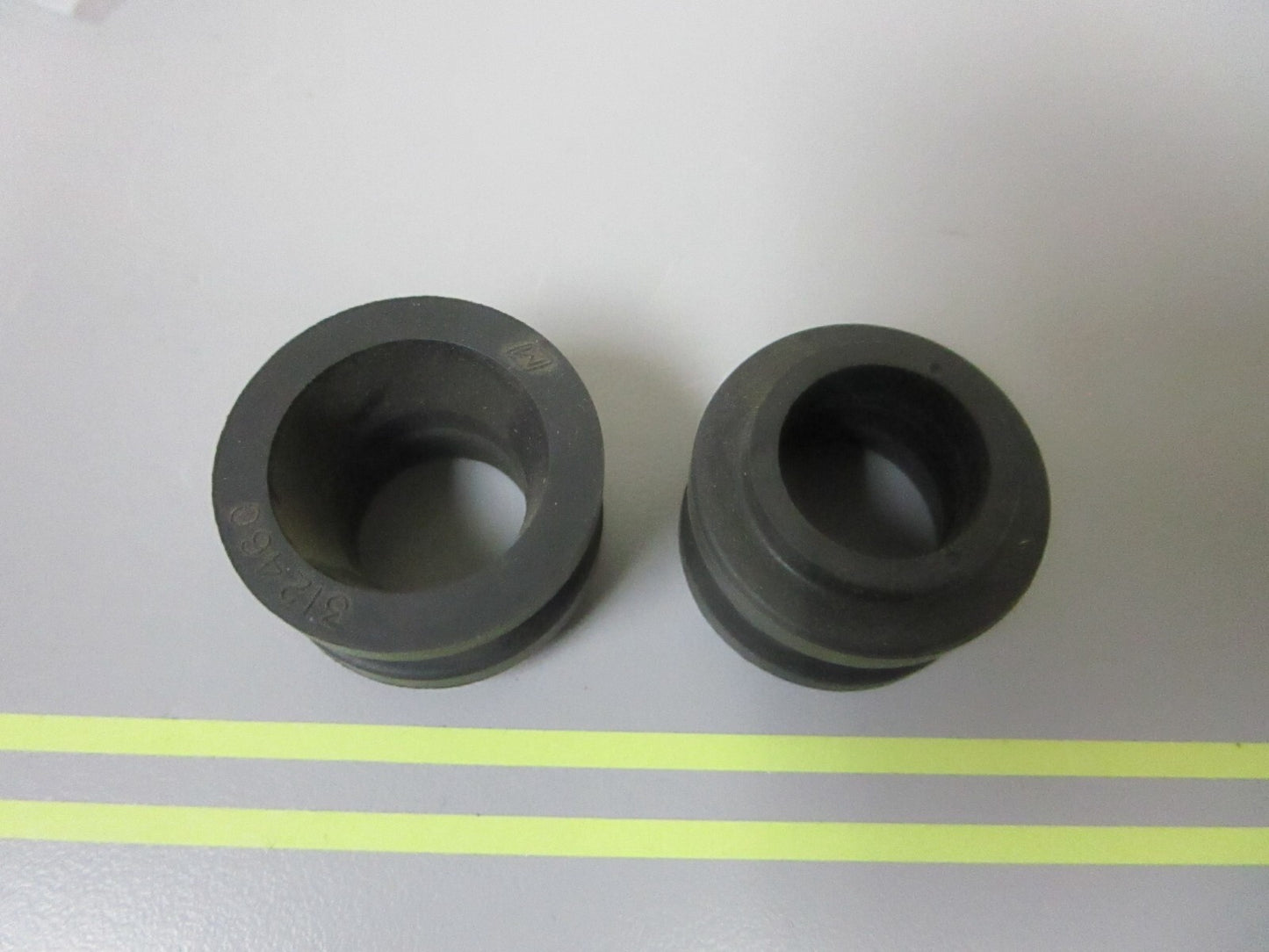 *NEW OEM* (LOT OF 2) 0810 OMC Johnson Evinrude Grommet 312460 0312460