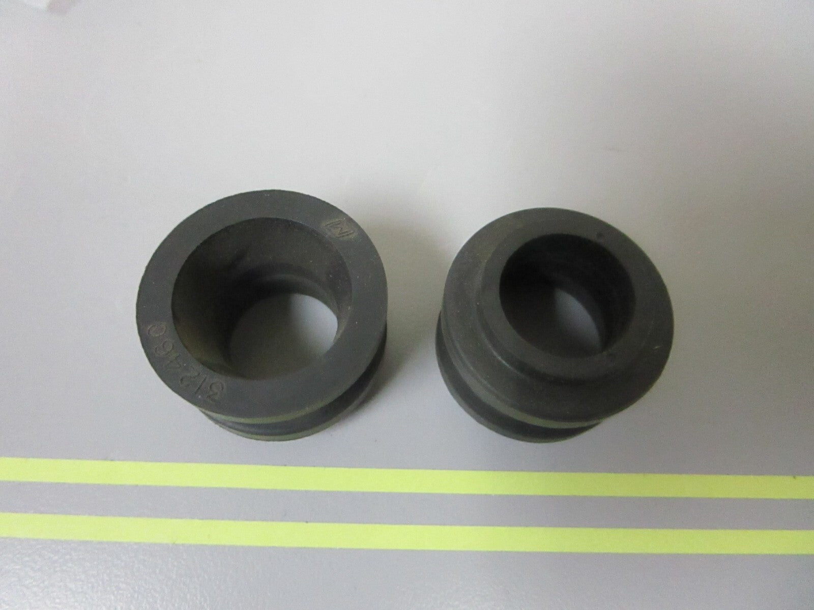 *NEW OEM* (LOT OF 2) 0810 OMC Johnson Evinrude Grommet 312460 0312460