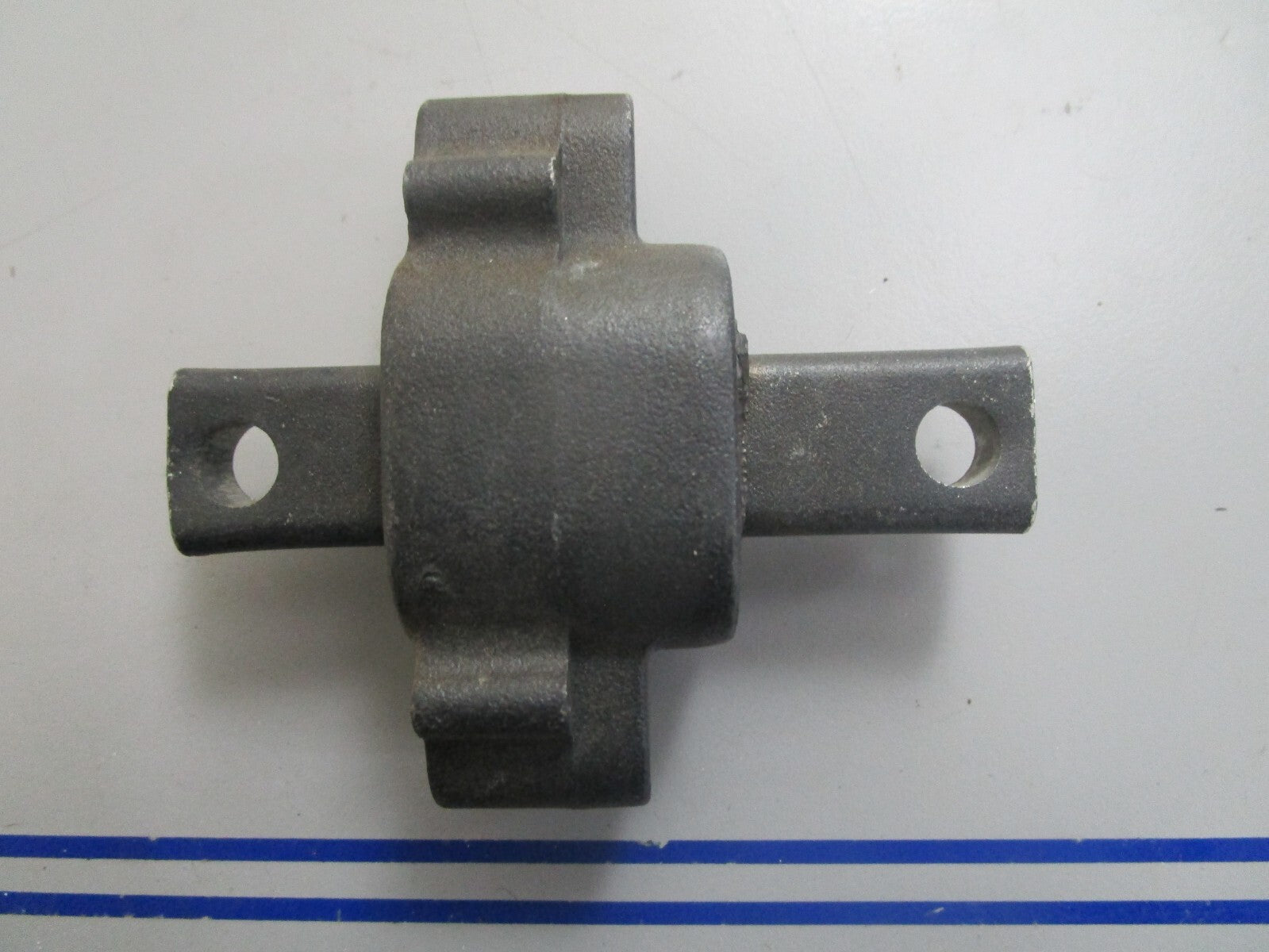 *NEW OEM* 0820 OMC Johnson Evinrude Lower Rubber Mount 388411 0388411