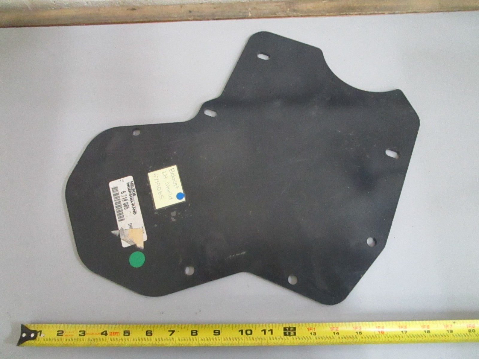 *NEW OEM* 0820 Bobcat LH Shield 6719085