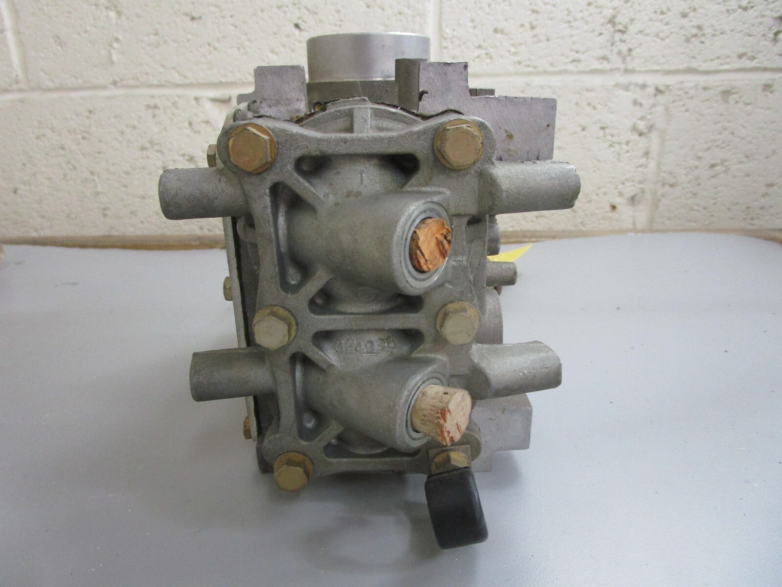 *NEW OEM* 0820 OMC Johnson Evinrude 4HP Cylinder & Crankcase Assy 389678 0389678