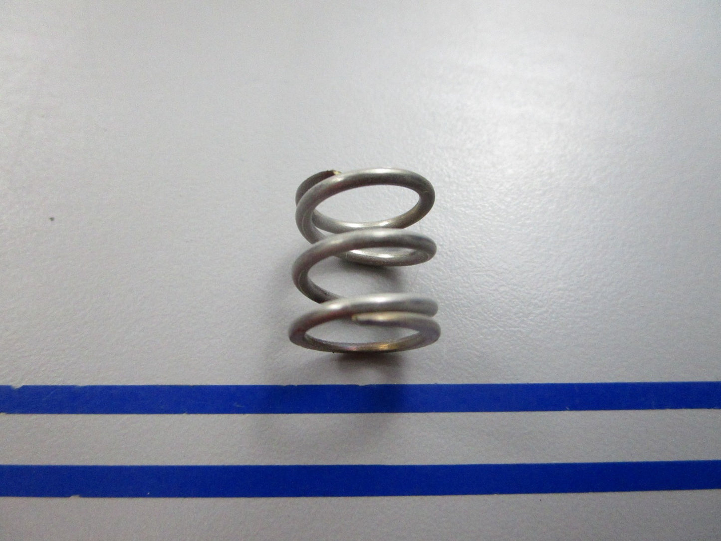 NEW OEM 336179 0336179 OMC Johnson Evinrude Spring 0810