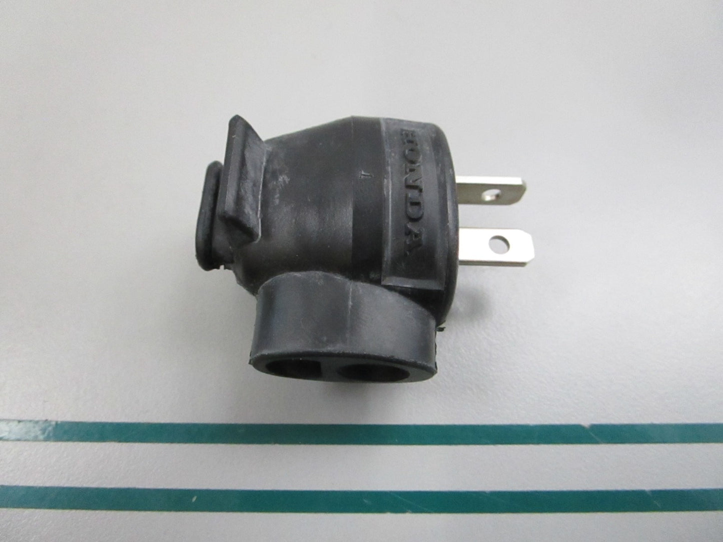 NEW OEM 31652-881-004 Honda Receptacle Plug 0810