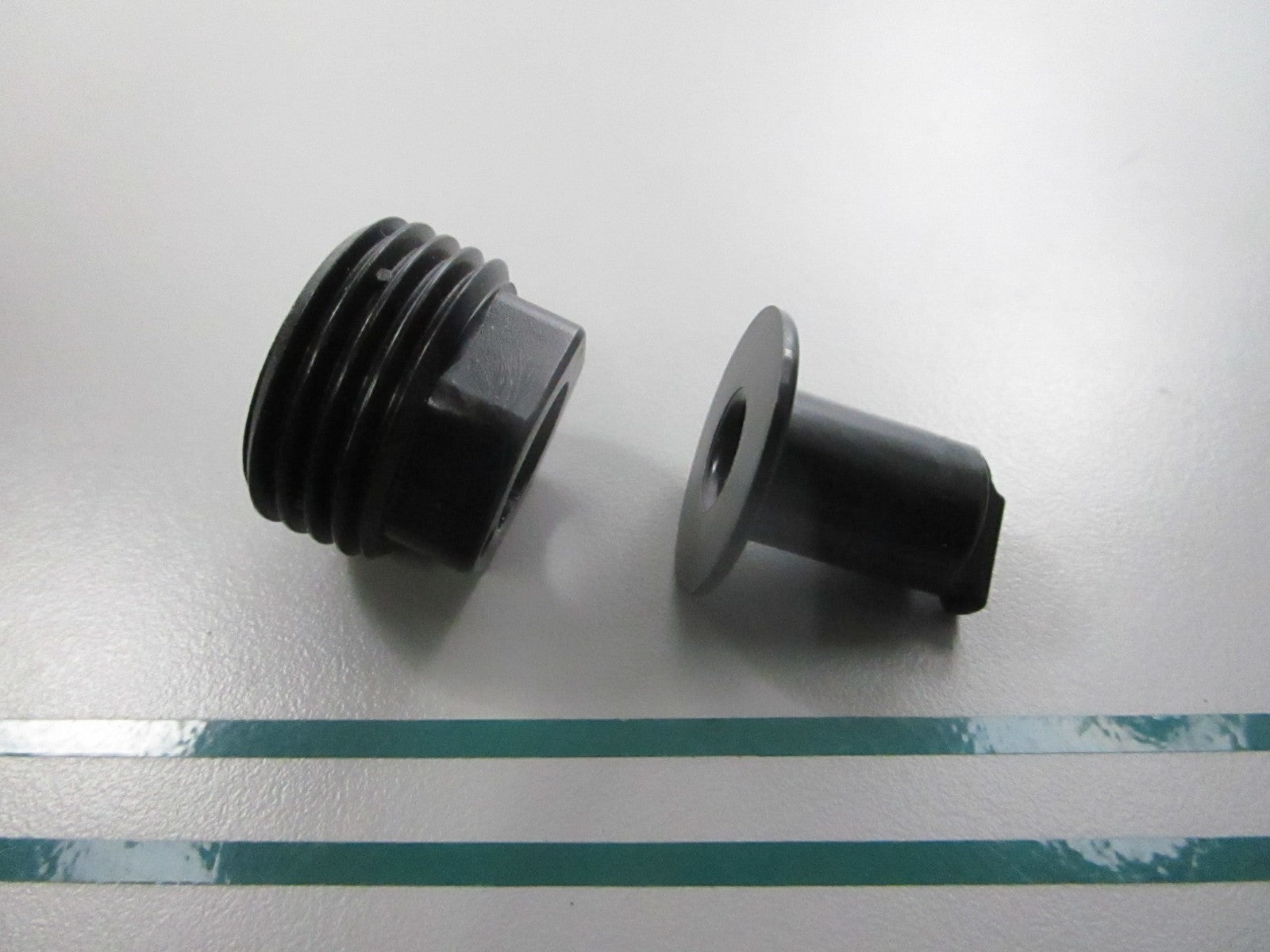 NEW OEM 436857 0436857 OMC Johnson Evinrude Plug & Nozzle Assembly 0810