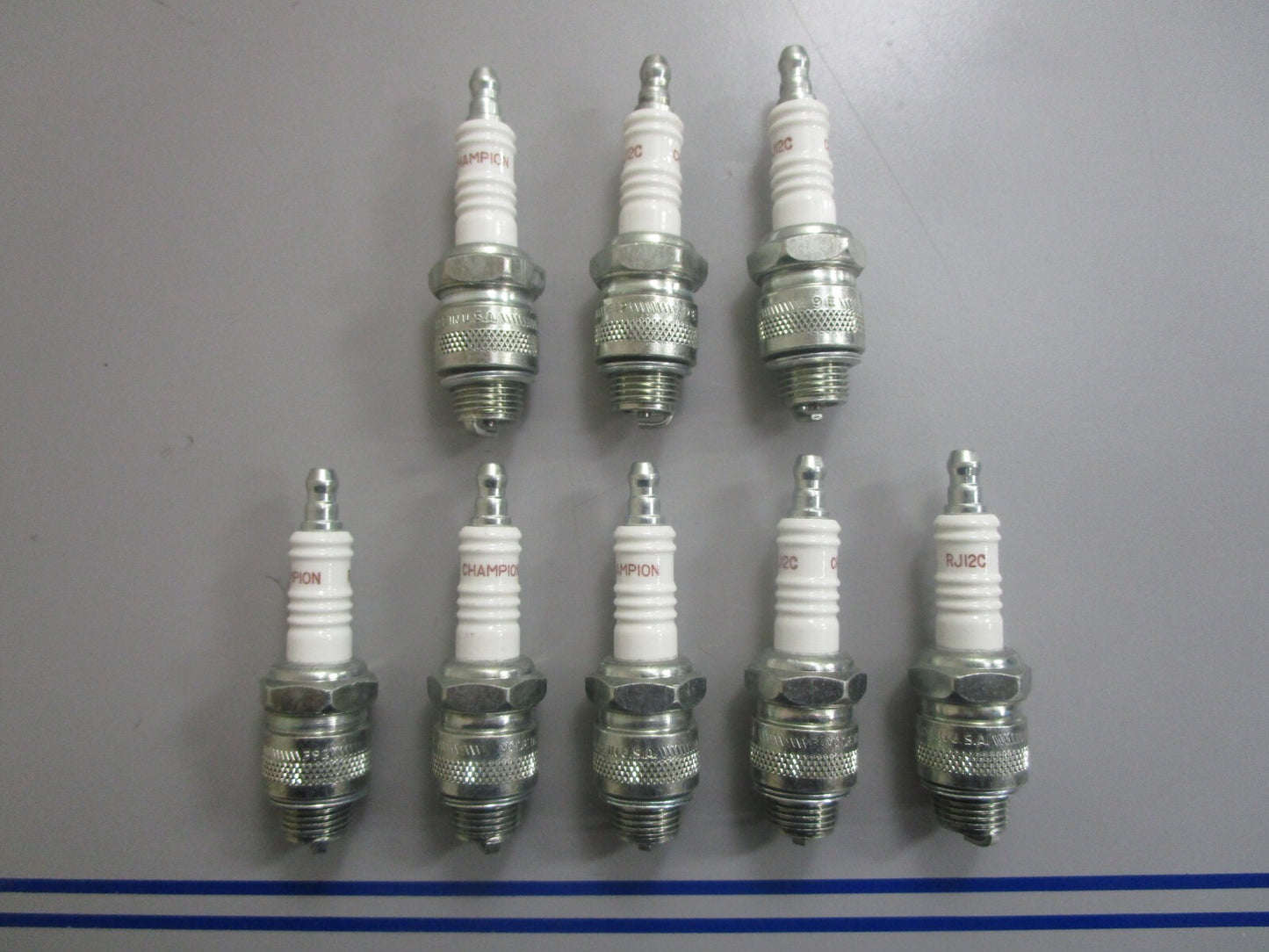 *NEW* (LOT OF 8) 0810 Champion Spark Plug RJ12C