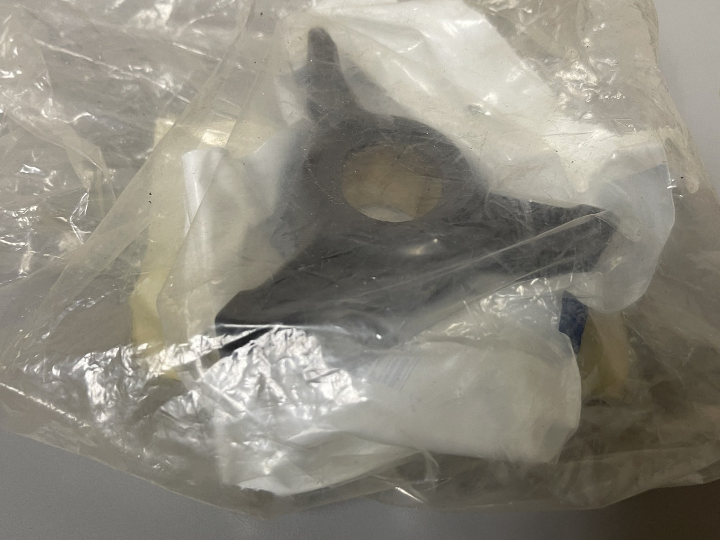 NEW OEM 437059 Johnson Evinrude Impeller 0670