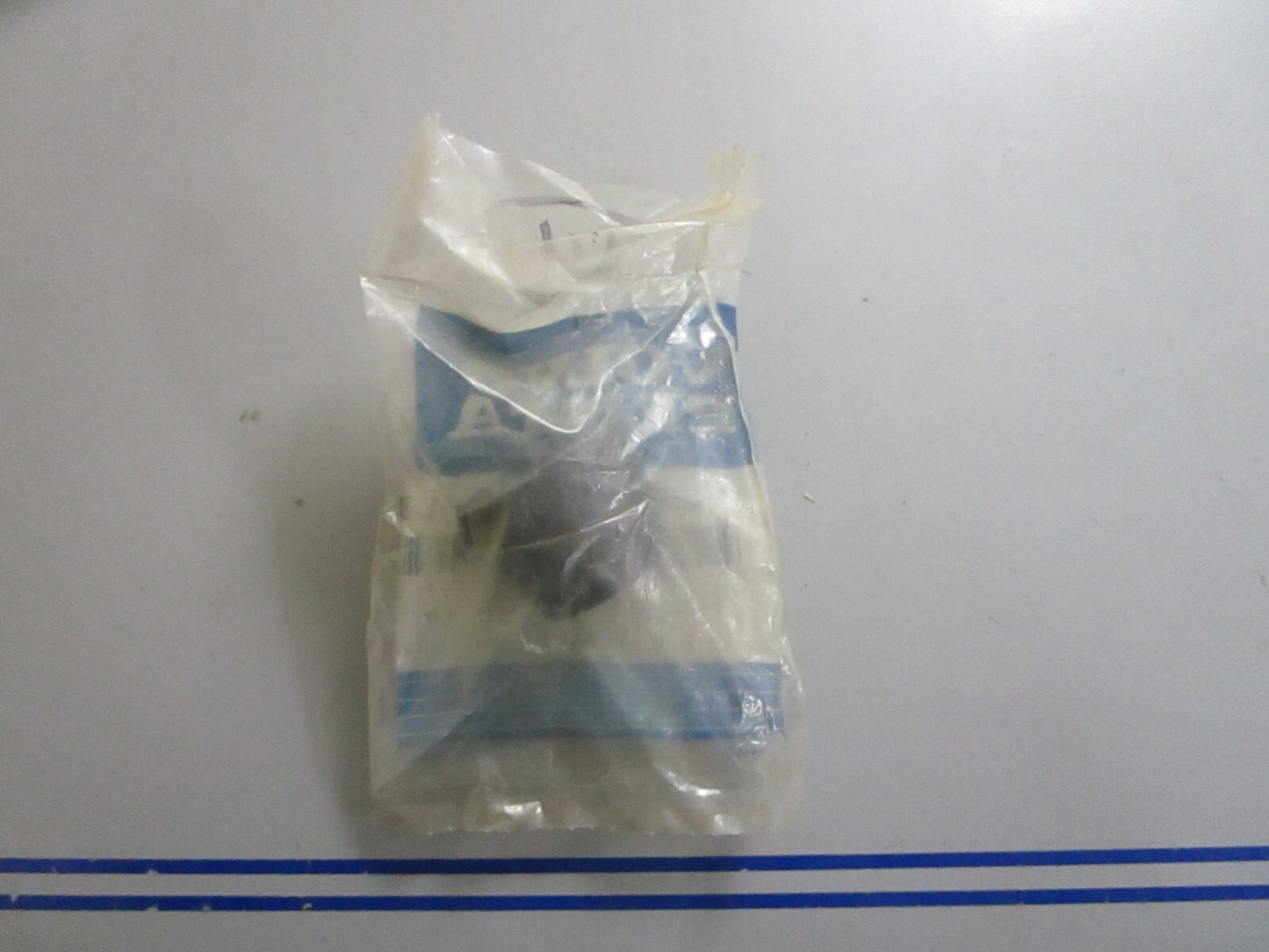 *NEW OEM* 0810 Volvo Penta Plug 3851385-9