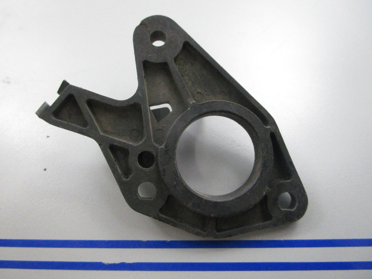 *NEW OEM* 0810 OMC Johnson Evinrude Bearing Head 318379 0318379